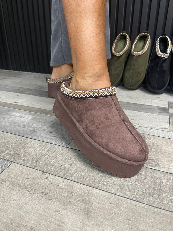 Kind Vibe Women's Faux Suede Fur Platform Slippers - Brown